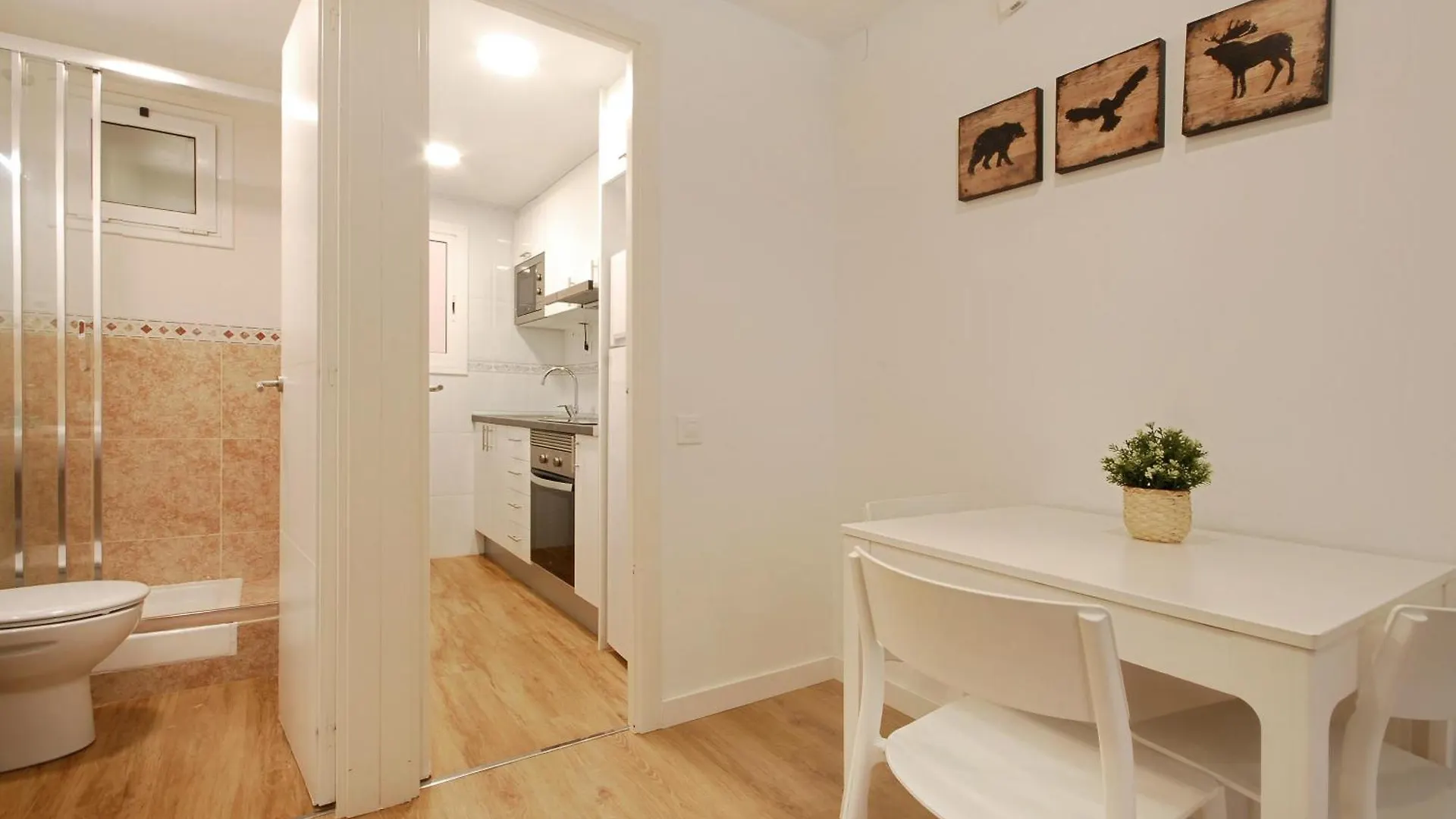 Charming And Quiet Apartments Near Barcelona L'Hospitalet de Llobregat 0*,  Spanje